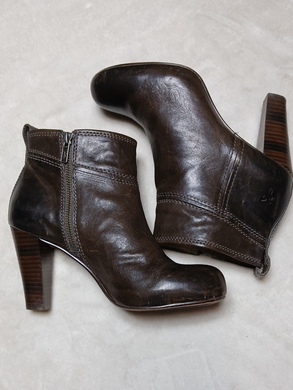Frye Chocolate Brown Leather Ankle Booties with Stacked Heel Size 7